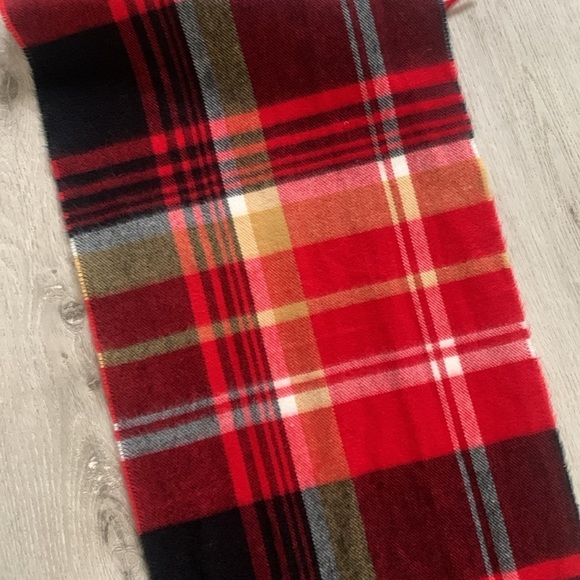 100% cashmere scarf made in Scotland red black plaid fringed winter holidays - Picture 4 of 7
